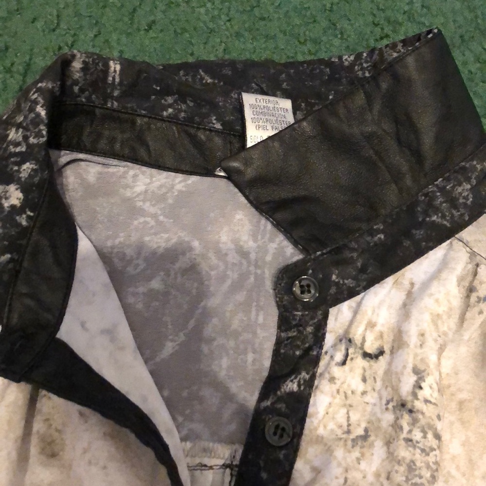 Blouse - Picture 2 of 2